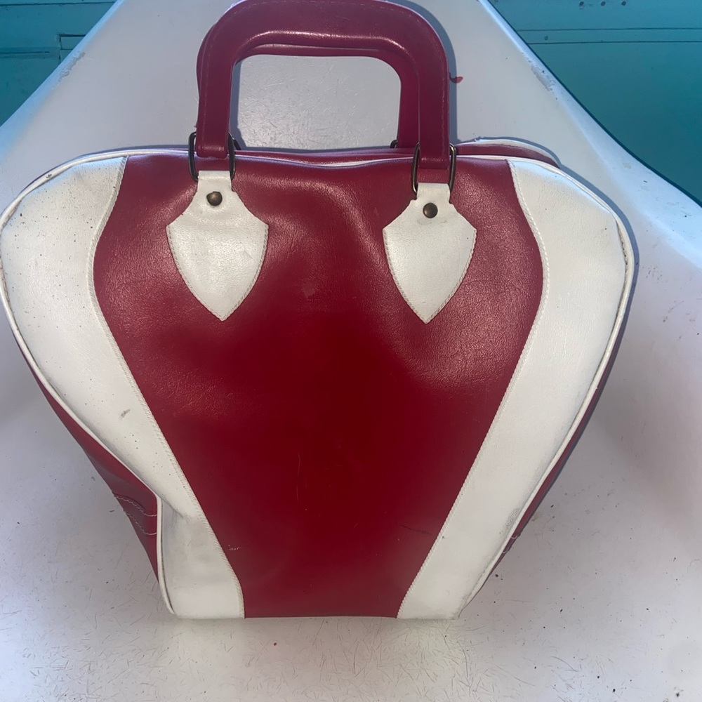 Fantastic vintage red bowling bag!! Amazing!!!